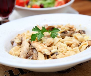 Fettucini Tavuk Mantar Soslu